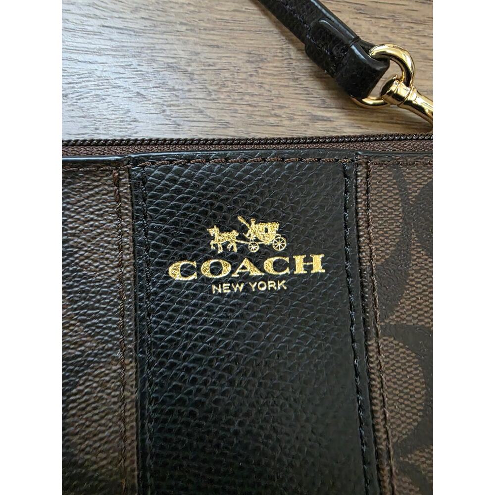 NEW Coach Corner Zip Wristlet in Signature Canvas - Picture 3 of 9